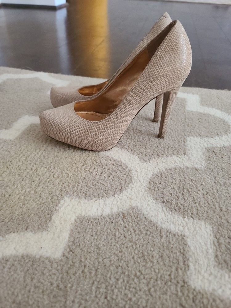 BCBG Heel