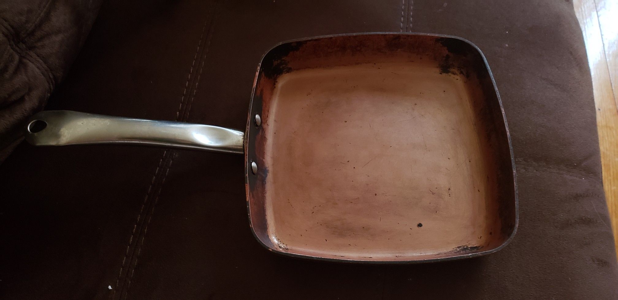 COPPER CHEF FRYING PAN ,DEEP SQUARE HOLDS 4.5 QUART PAN POT, 2 LIDS COOK OVER GAS, ELECTRIC I WOULD ALSO PUT THEM IN THE STOVE WITHOUT LIDS.