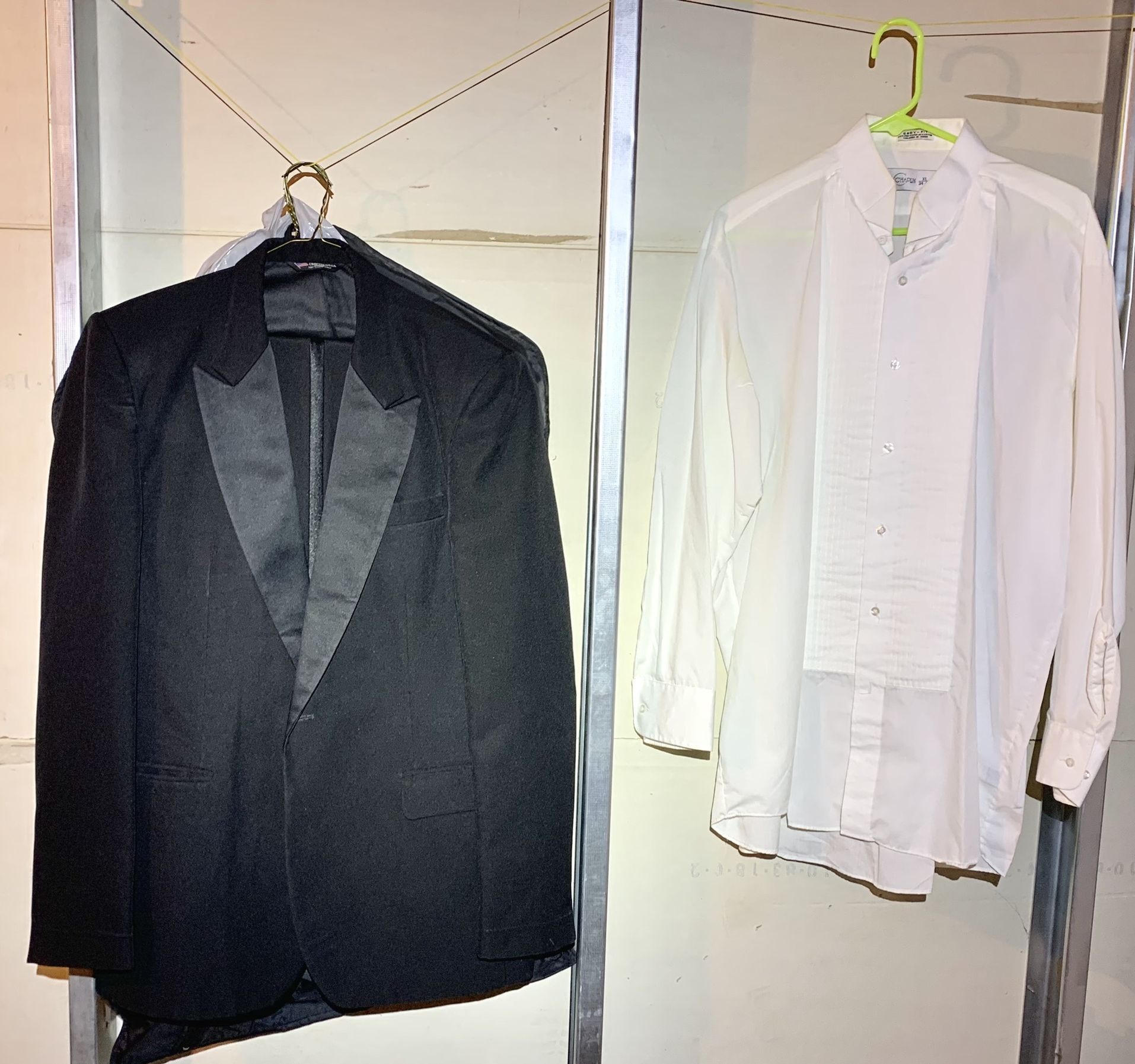 Men’s USA formal black / white tuxedo, 42L dress jacket, 34L long pants (34x34), tux sash, bow tie