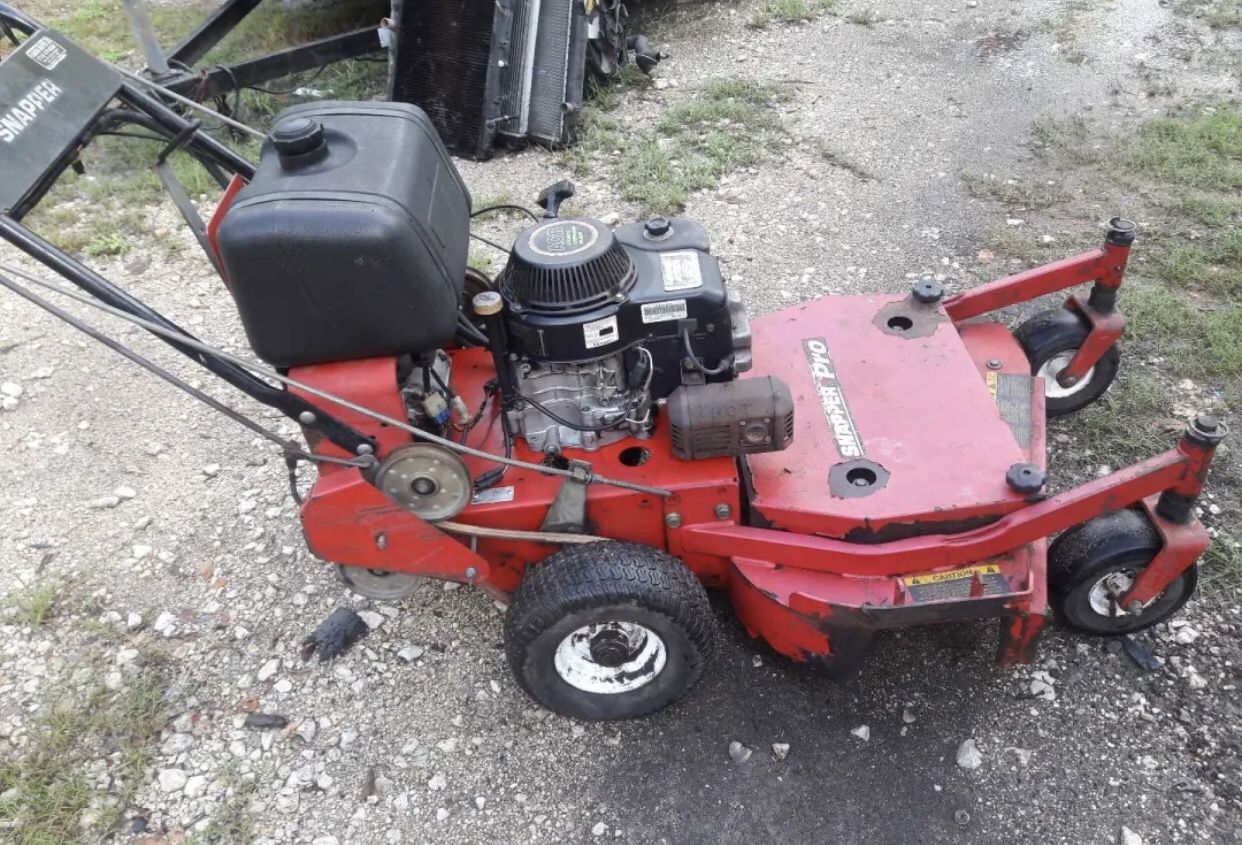 Snapper Pro 32” commercial walk behind mower for Sale in Sugar Land, TX