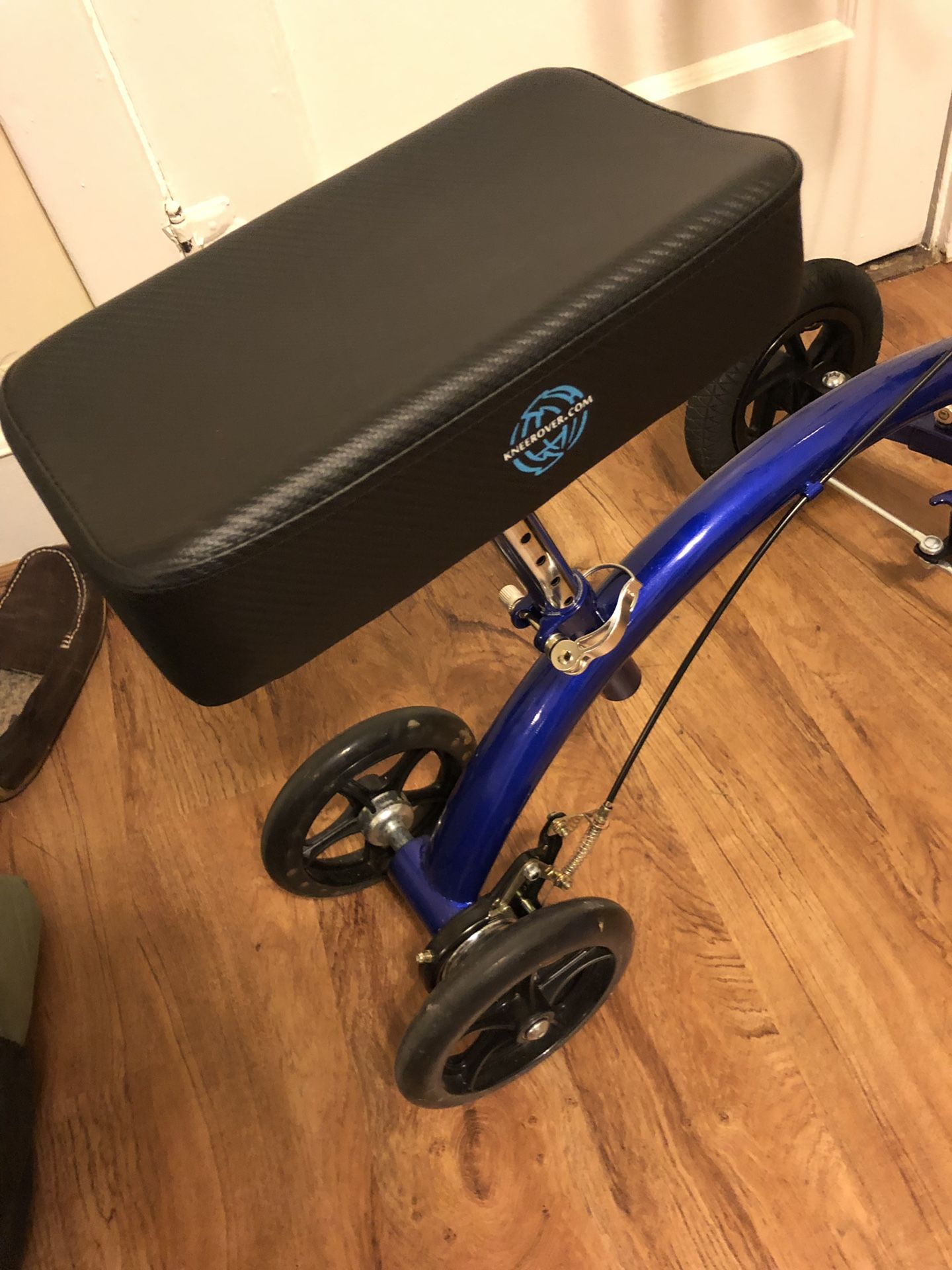 Knee scooter Hybrid