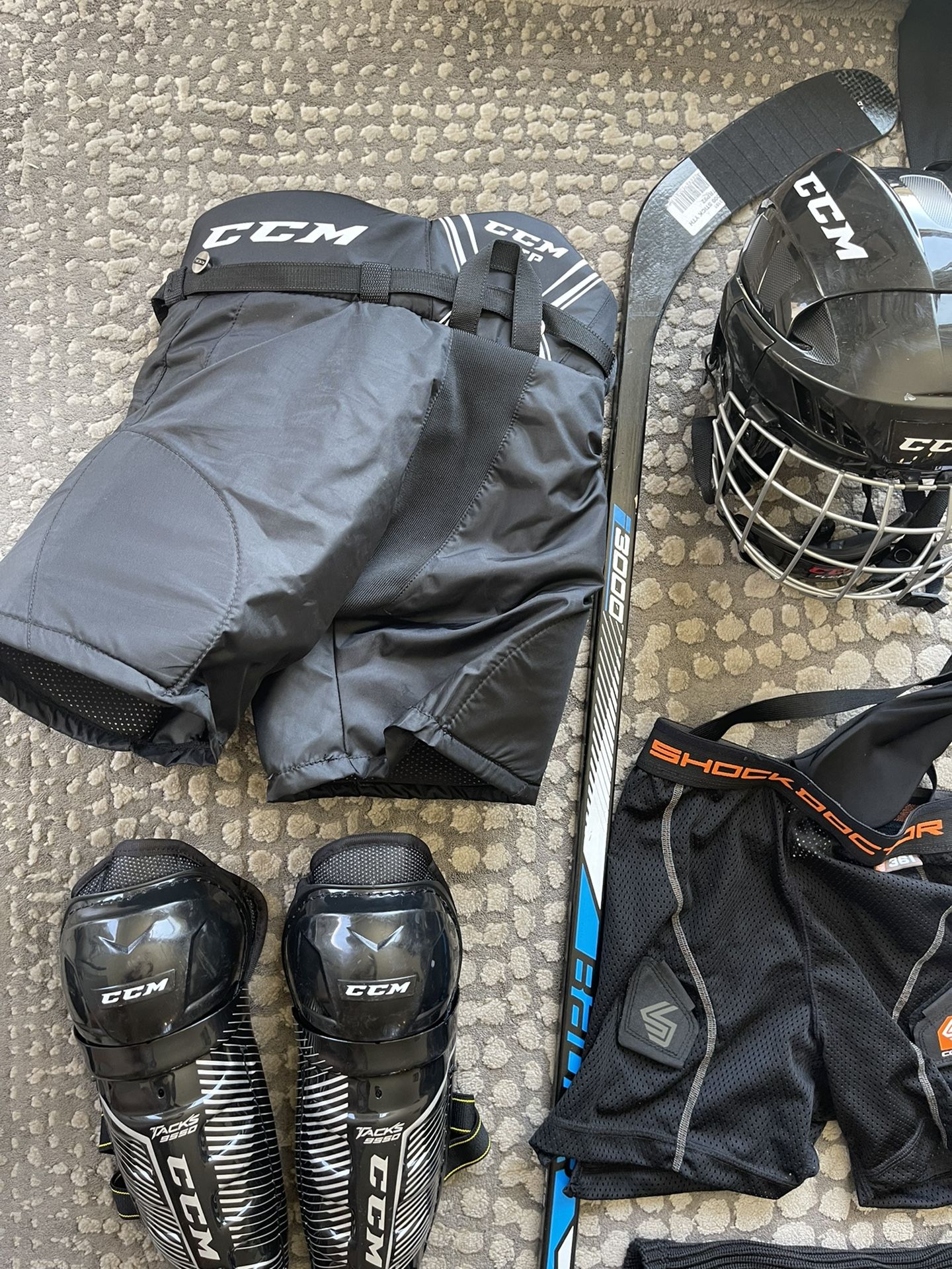 Boys Hockey Protective Gear Set Ice Skates LA Kings