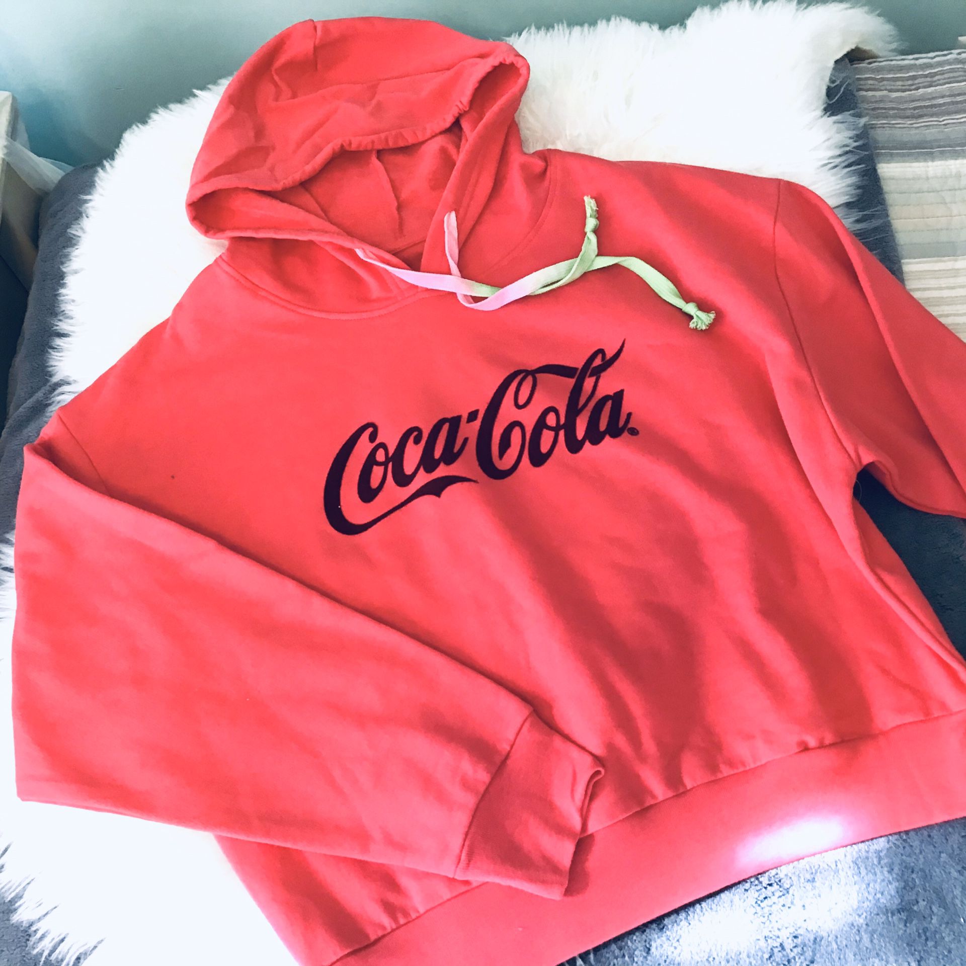 Coca Cola pullover Hoodie ~ Large (11/13)