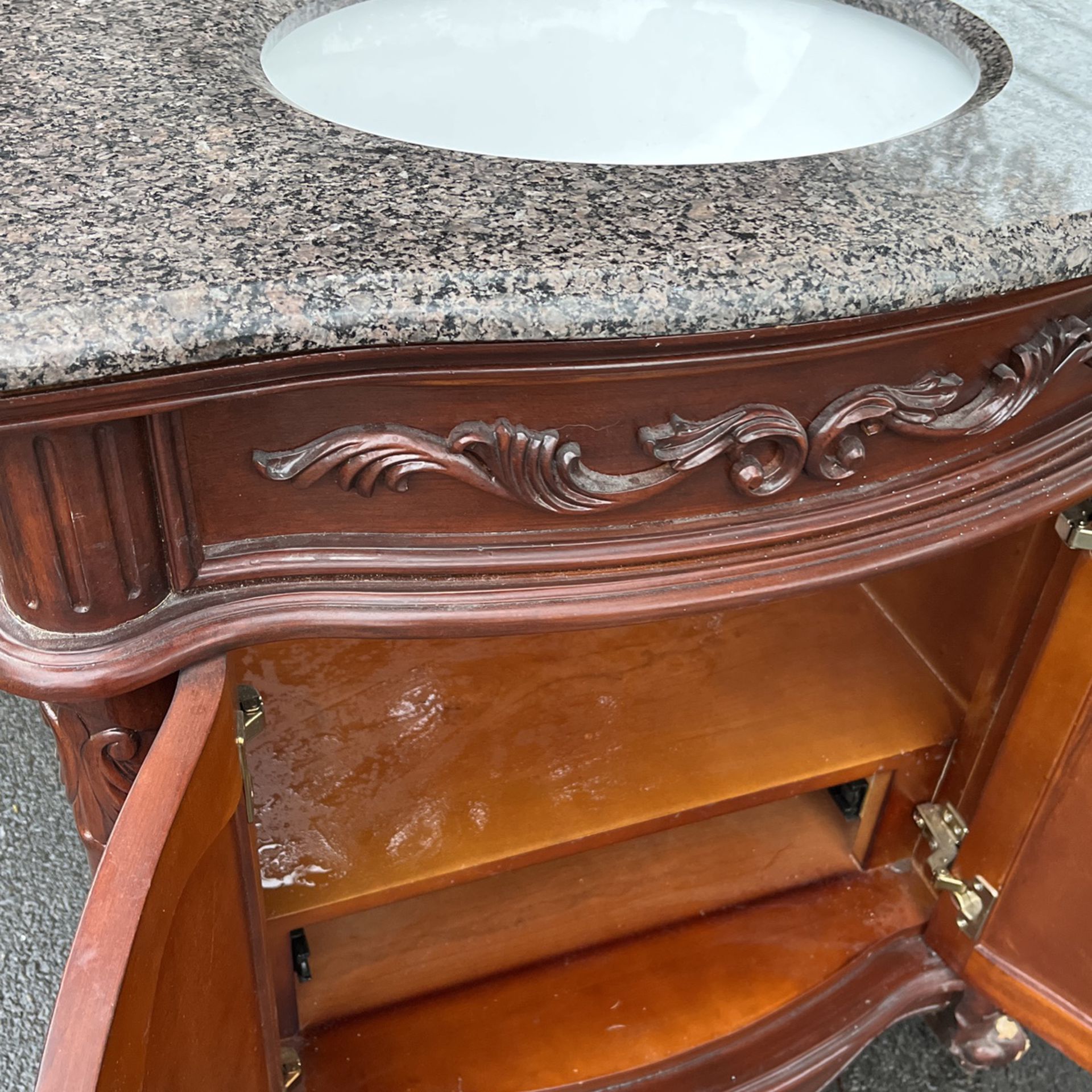 ornate sink marble top and matching splash ( not in photos yet) 