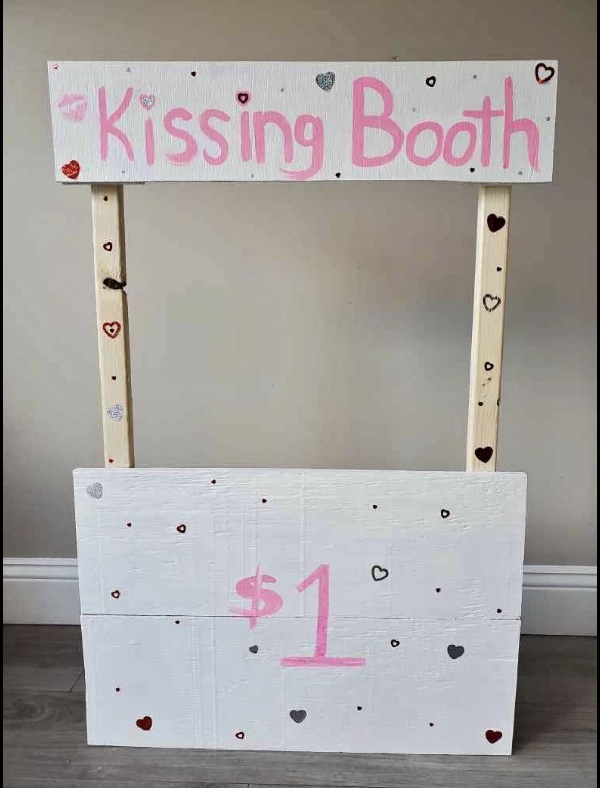 Kissing Booth Prop 
