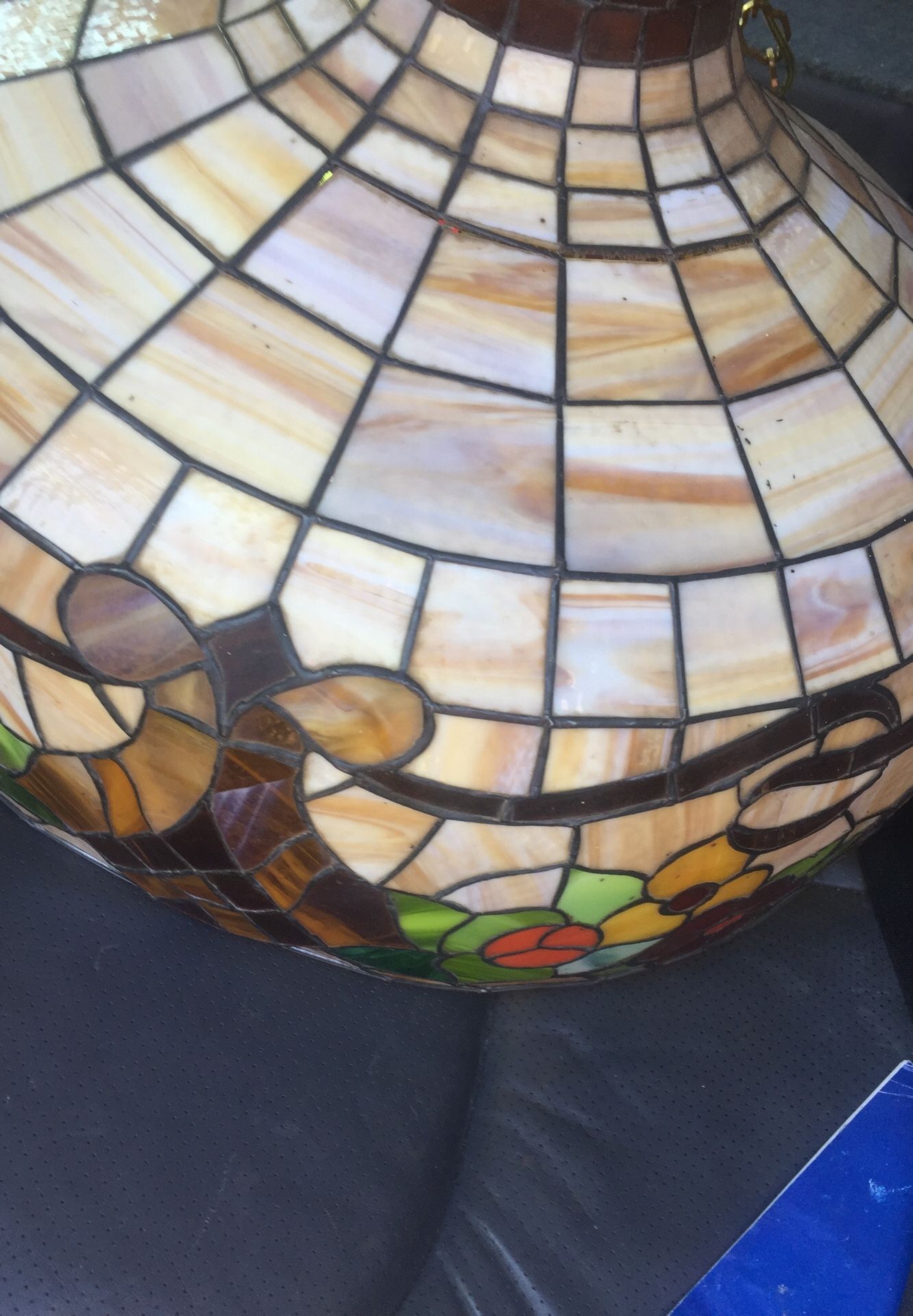 Large Tiffany style overhead hanging. Lamp