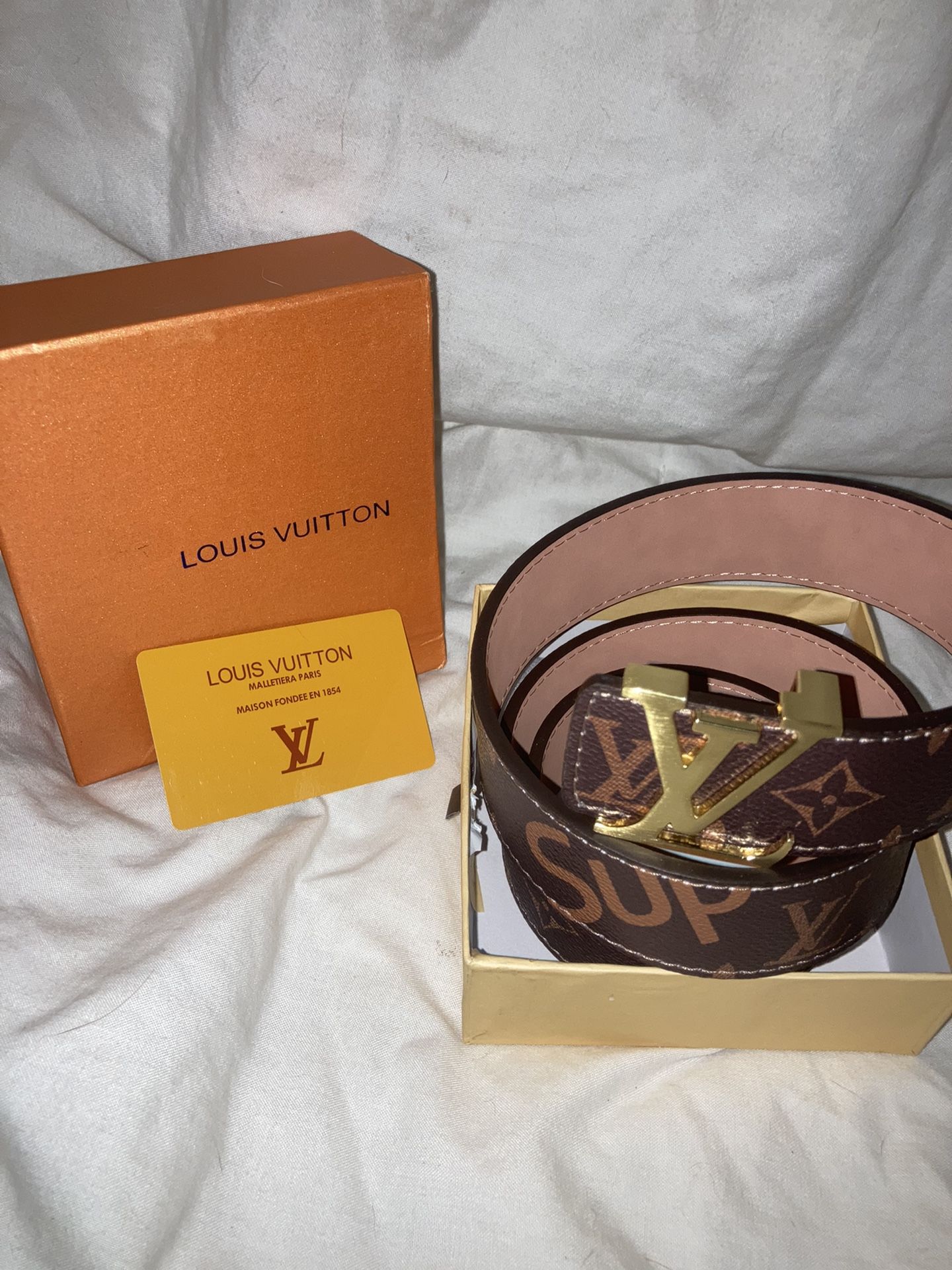 Louis Vuitton, Supreme Belt