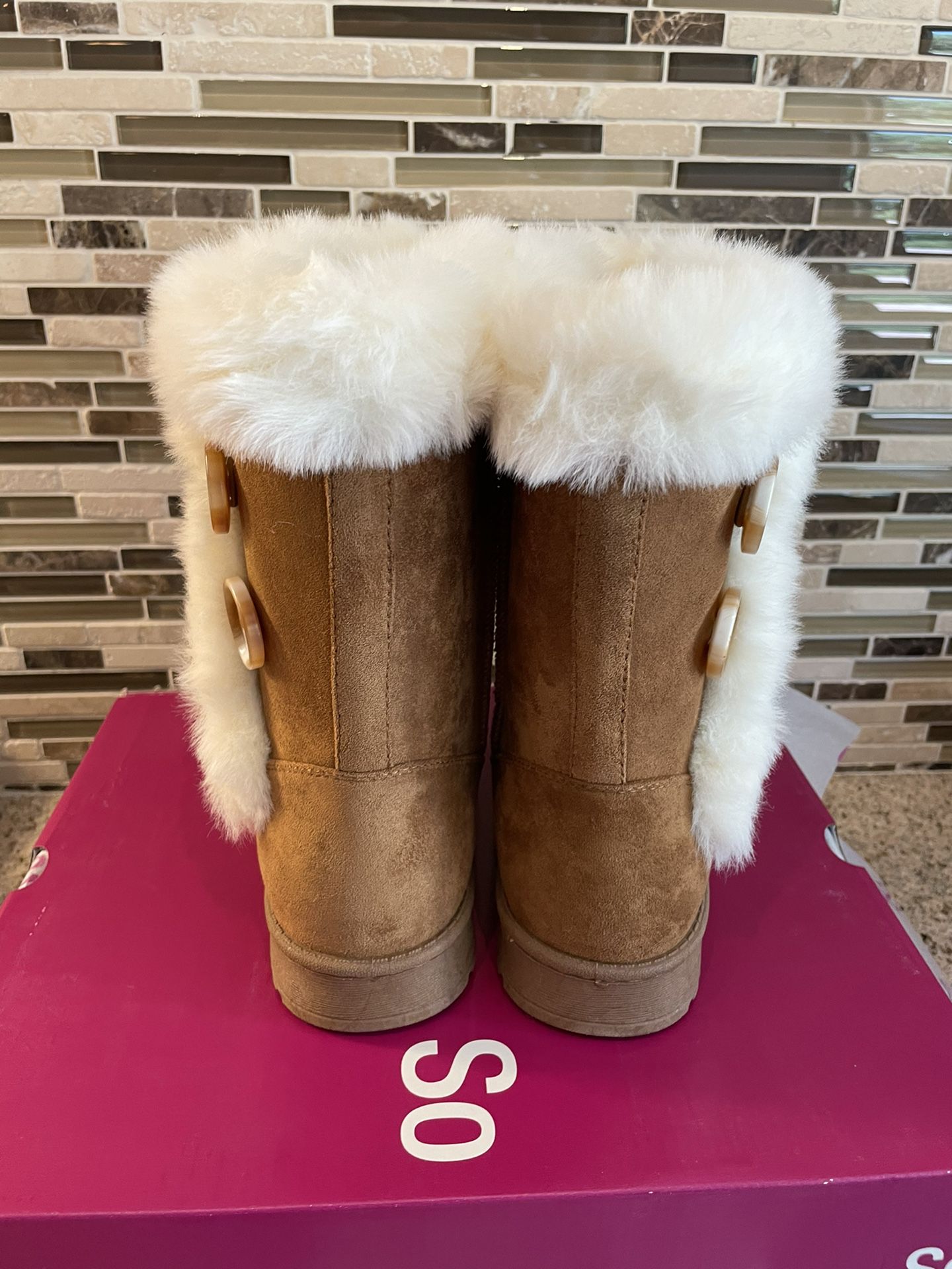 Brand New Women’s Sz 6 Cozy Warm Boots 
