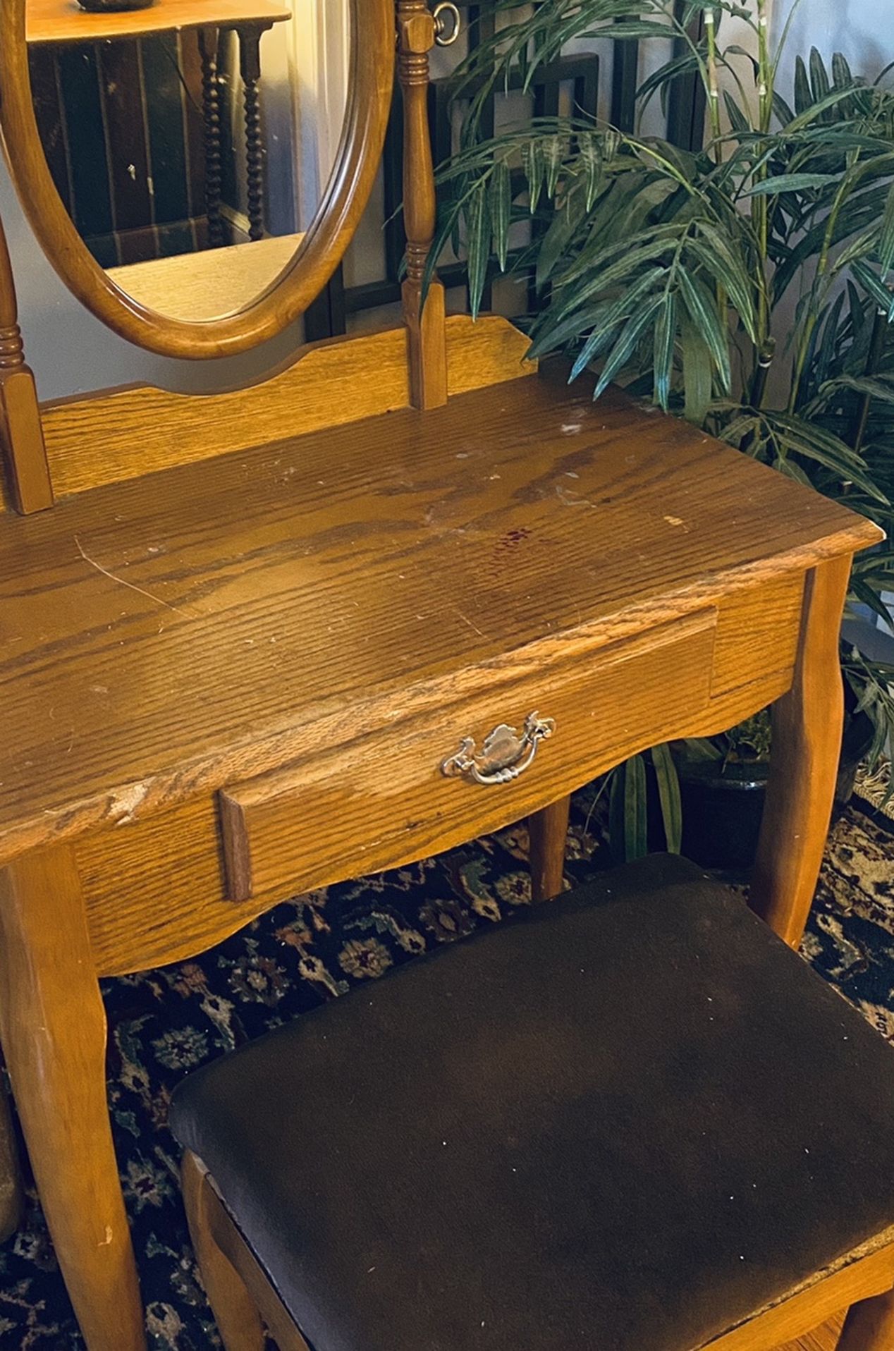 Queen Anne Vanity And Stool