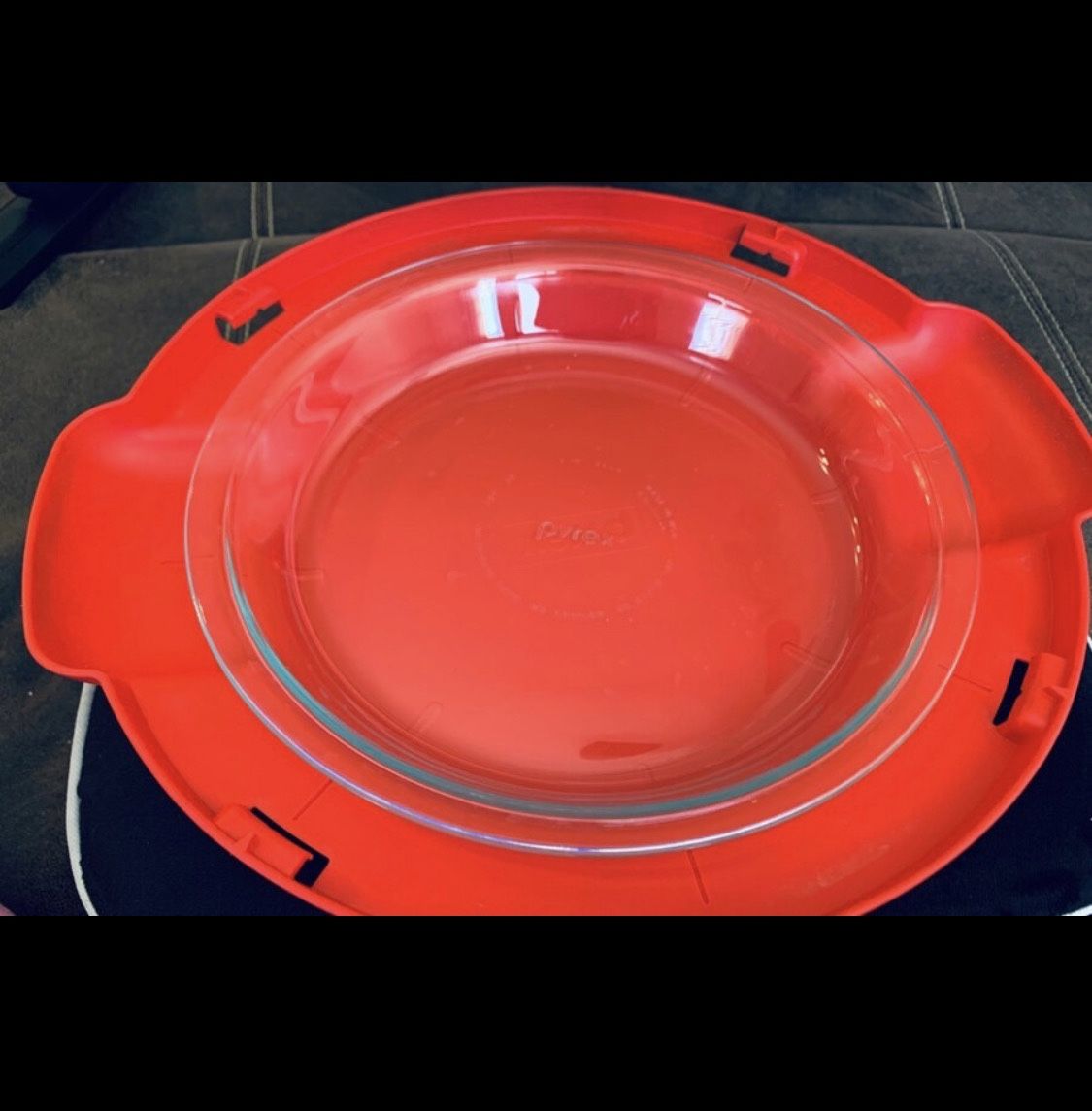 PYREX Cake Dish with Base & Cover baking, kitchen , pick up only