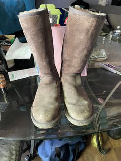 Gray Ugg Boots Size 5   Thumbnail