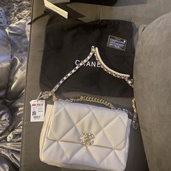 Chanel Classic  Quilted Flap White  Cross Body Bag Thumbnail