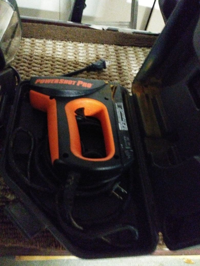 Staple and nail gun