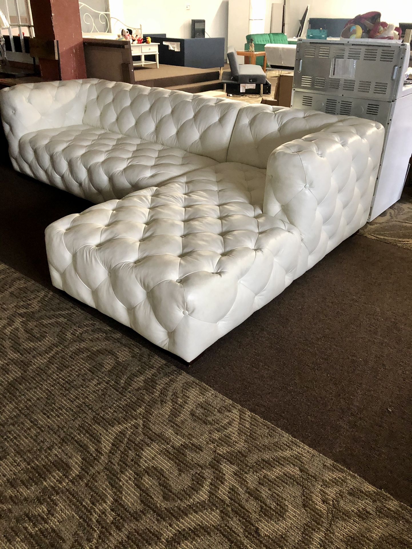 SUPER NICE WHITE TUFTED SECTIONAL 