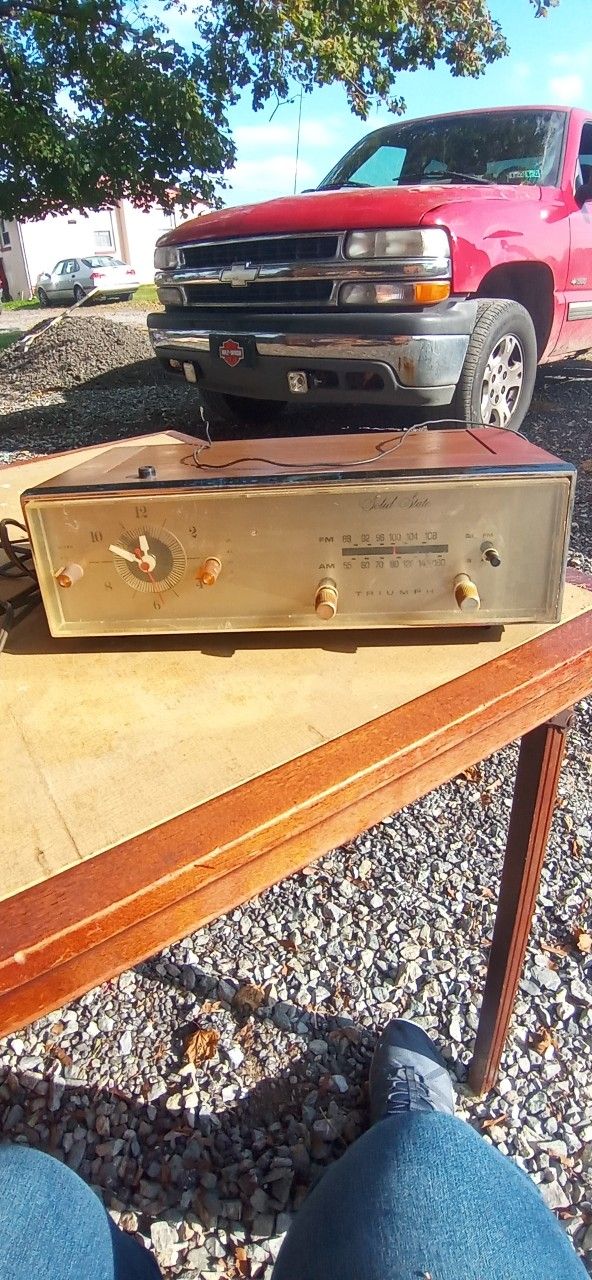 Vintage Triumph Amfm Alarm Clock Radio