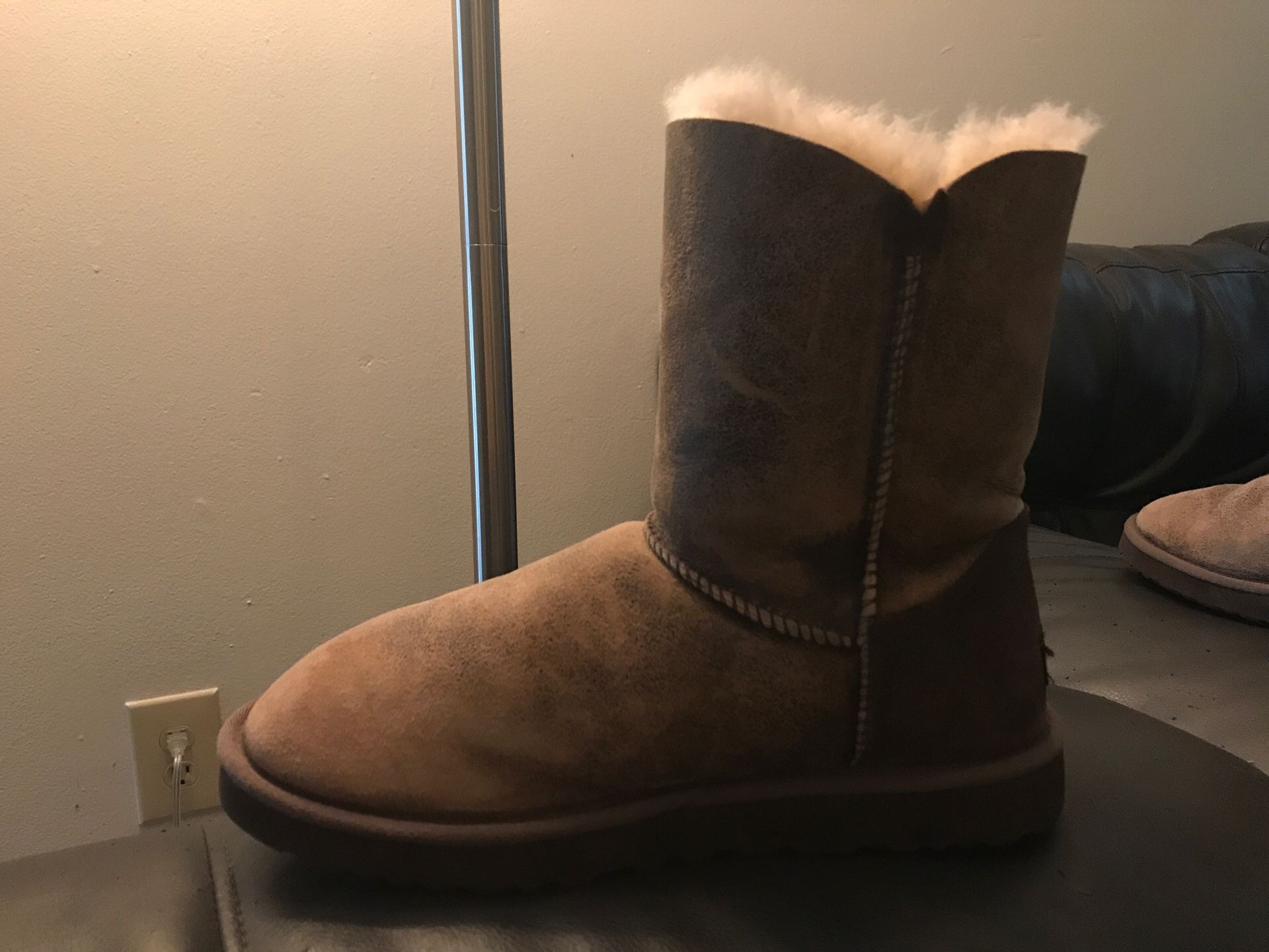 UGG Bailey Button Winter Boots Dark Chestnut Women’s Size 10
