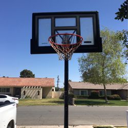 Lifetime adjustable Basketball hoop Thumbnail