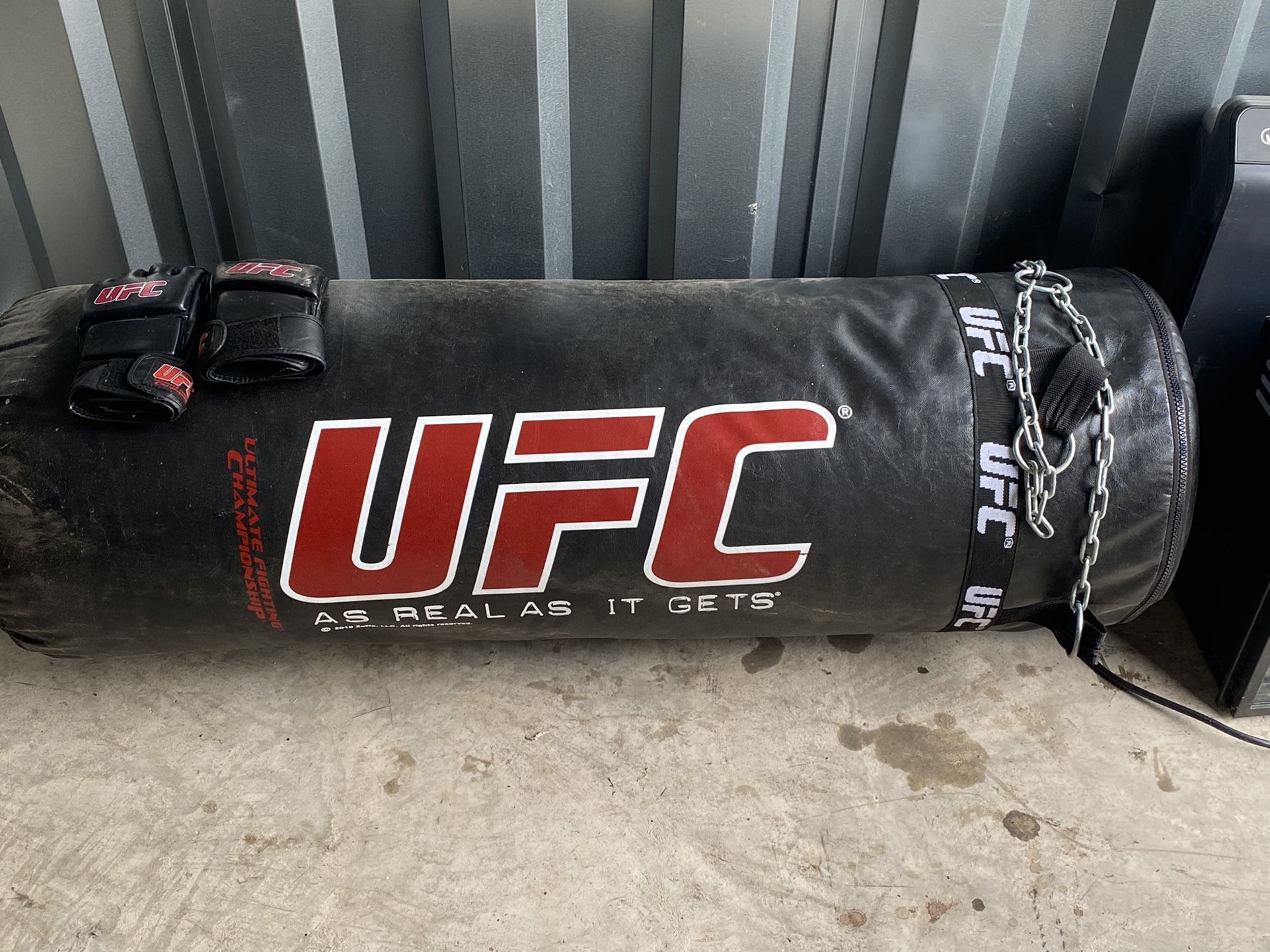 UFC gloves and heavy bag