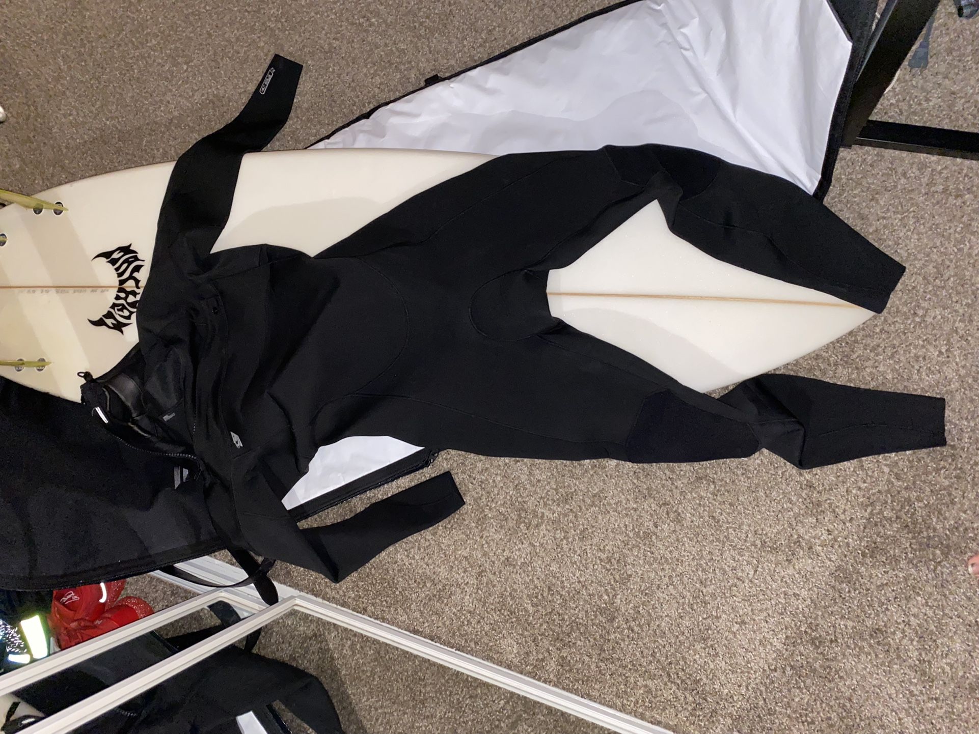 FULL SURF SETUP: BOARD, WETSUIT, BAG, MAINT SUPPLIES