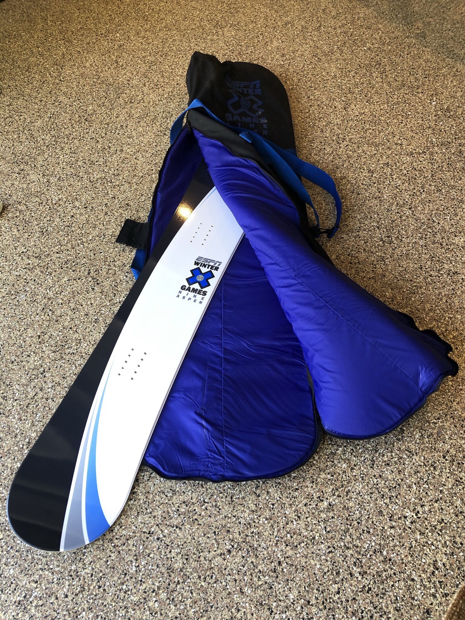 Xgames snowboard collectors edition and bag