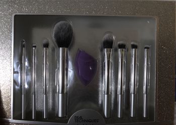 Makeup Brushes And Blender Thumbnail