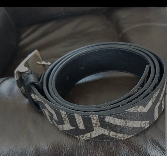 REAL MENS GUCCI BELT. SUPREME LEATHER 424674 SIZE 110-44
GREAT CONDITION