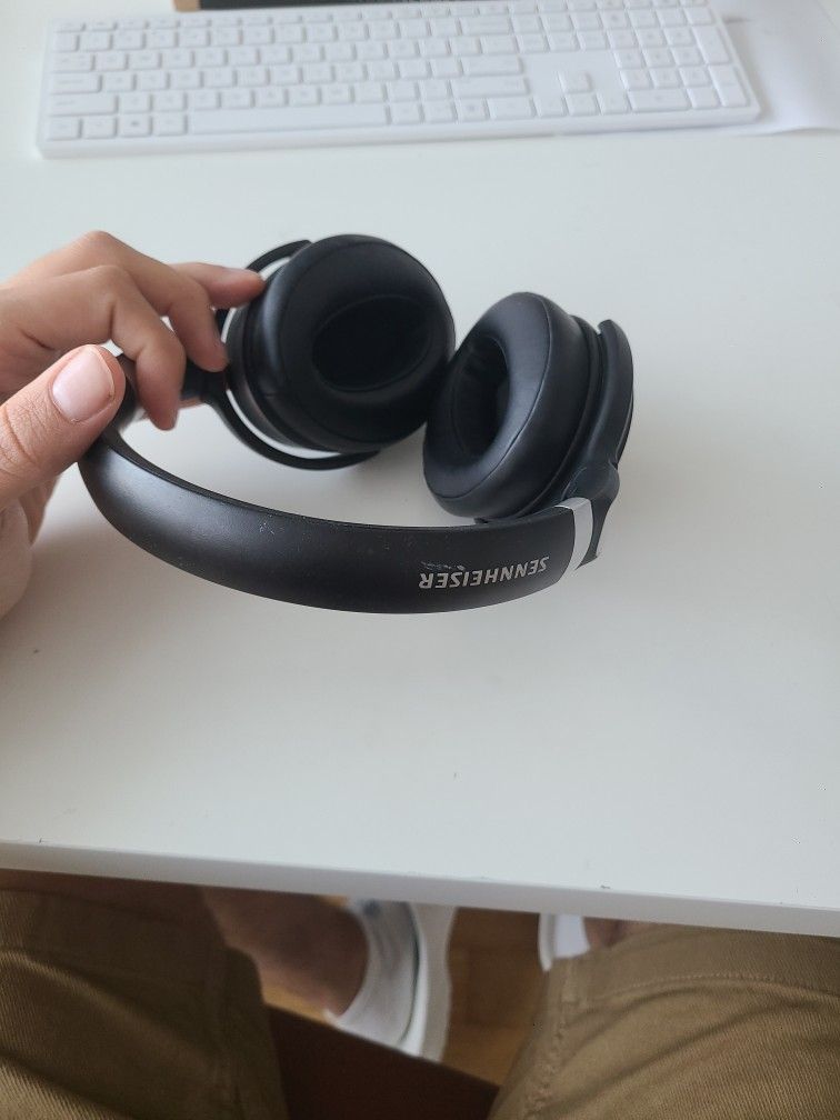 SENNHEISER HD 4.50 Bluetooth Wireless Headphones