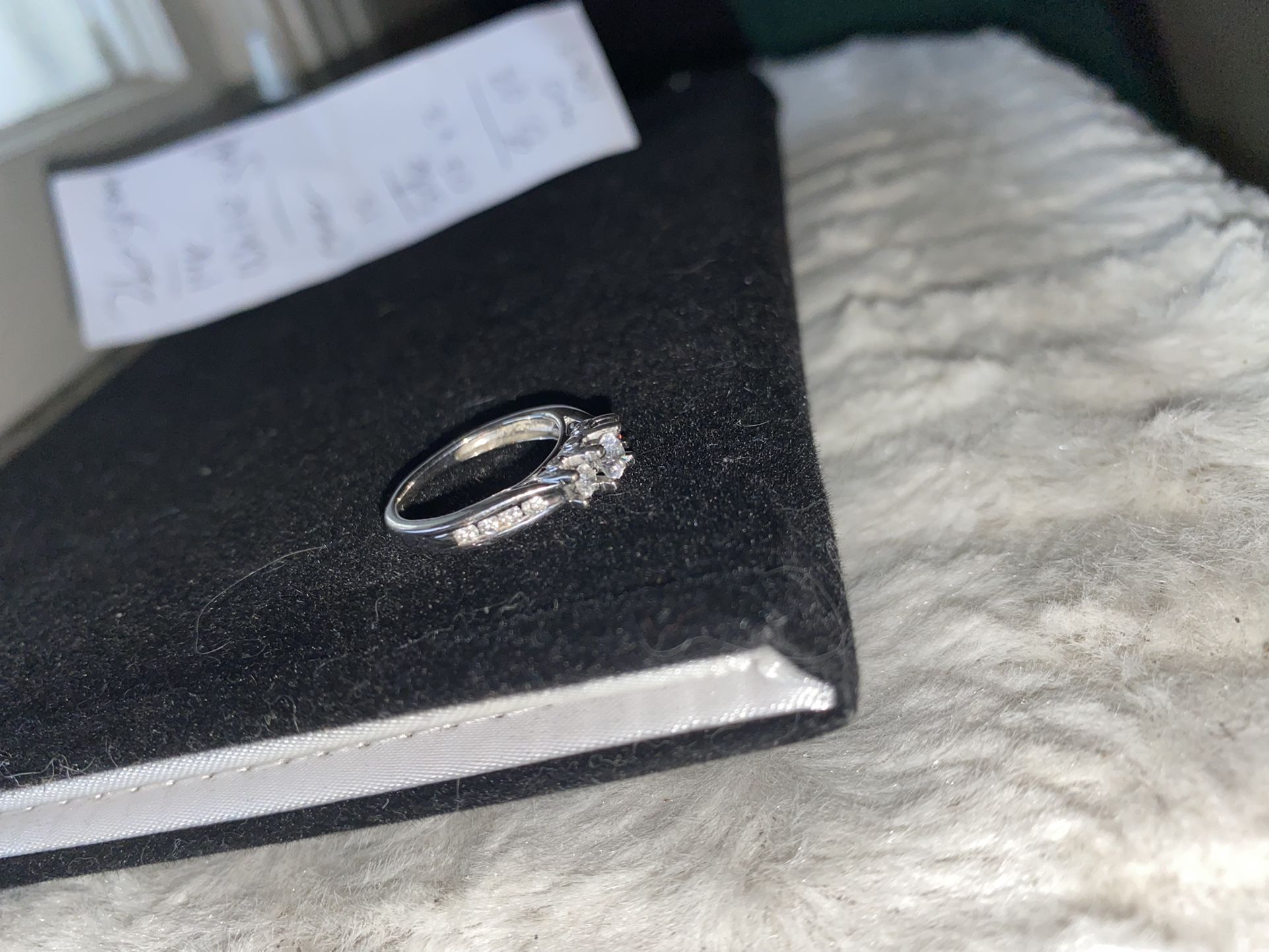 2.6 gram of white gold .46 karot diamond