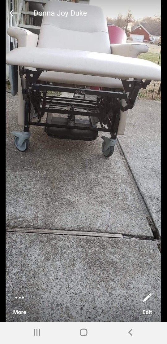 Geri Chair With Side Tray