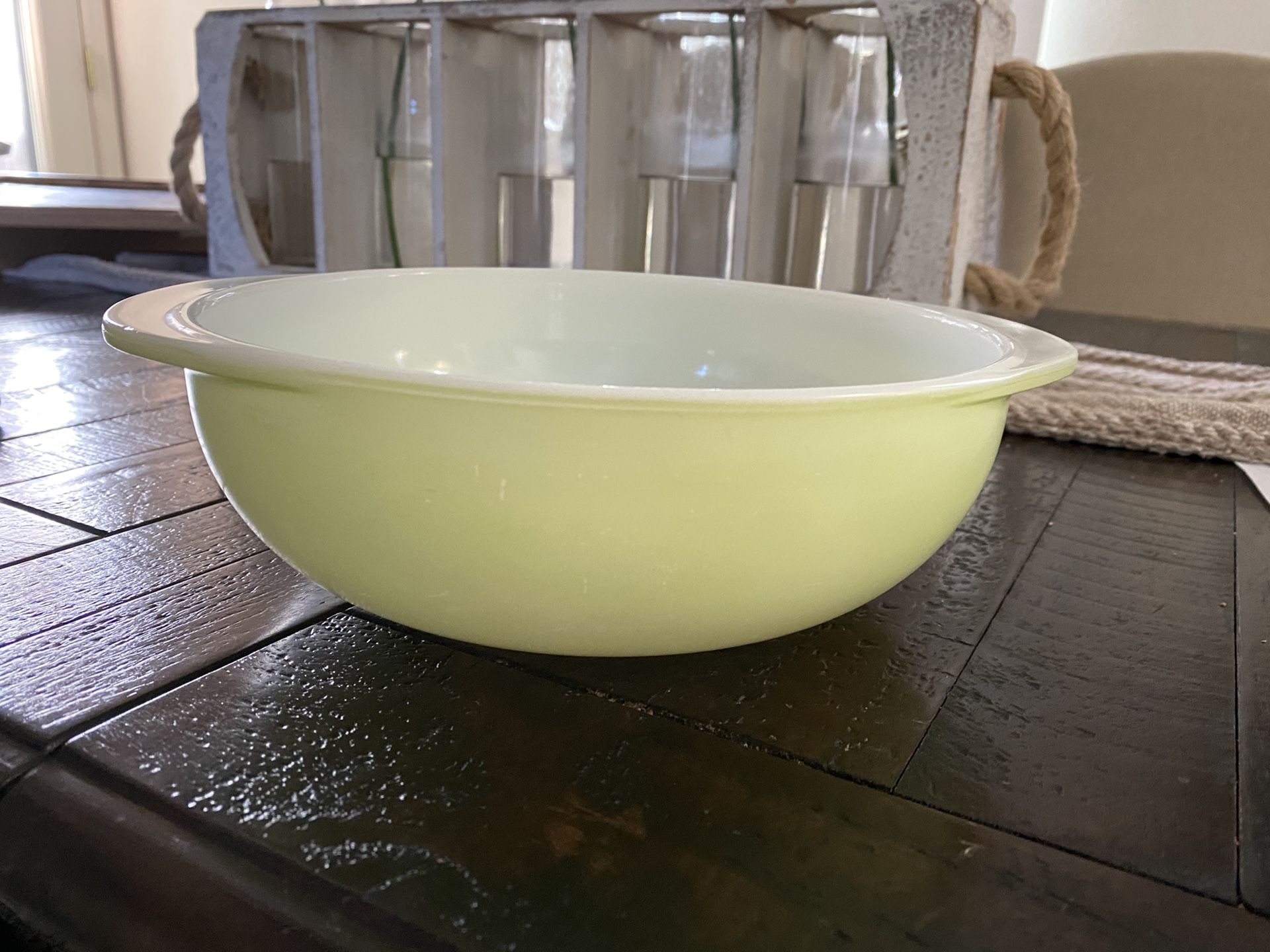 Vintage Pyrex 024 lime green bowl