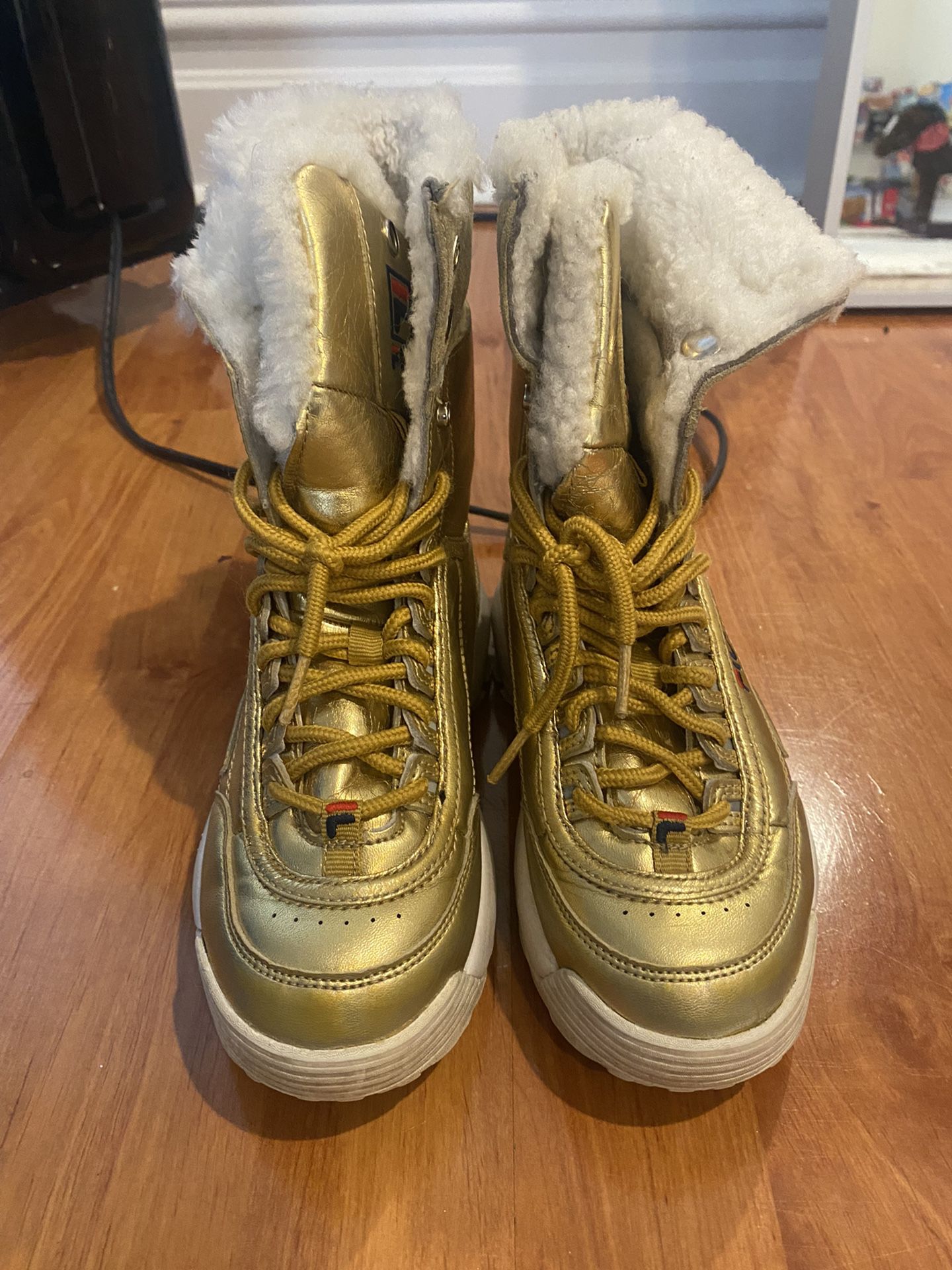 Fila Girls Disruptor Shearling Fur Lined Winter Boots Fold Over Gold Size 2. Used Condition. Make an offer!
