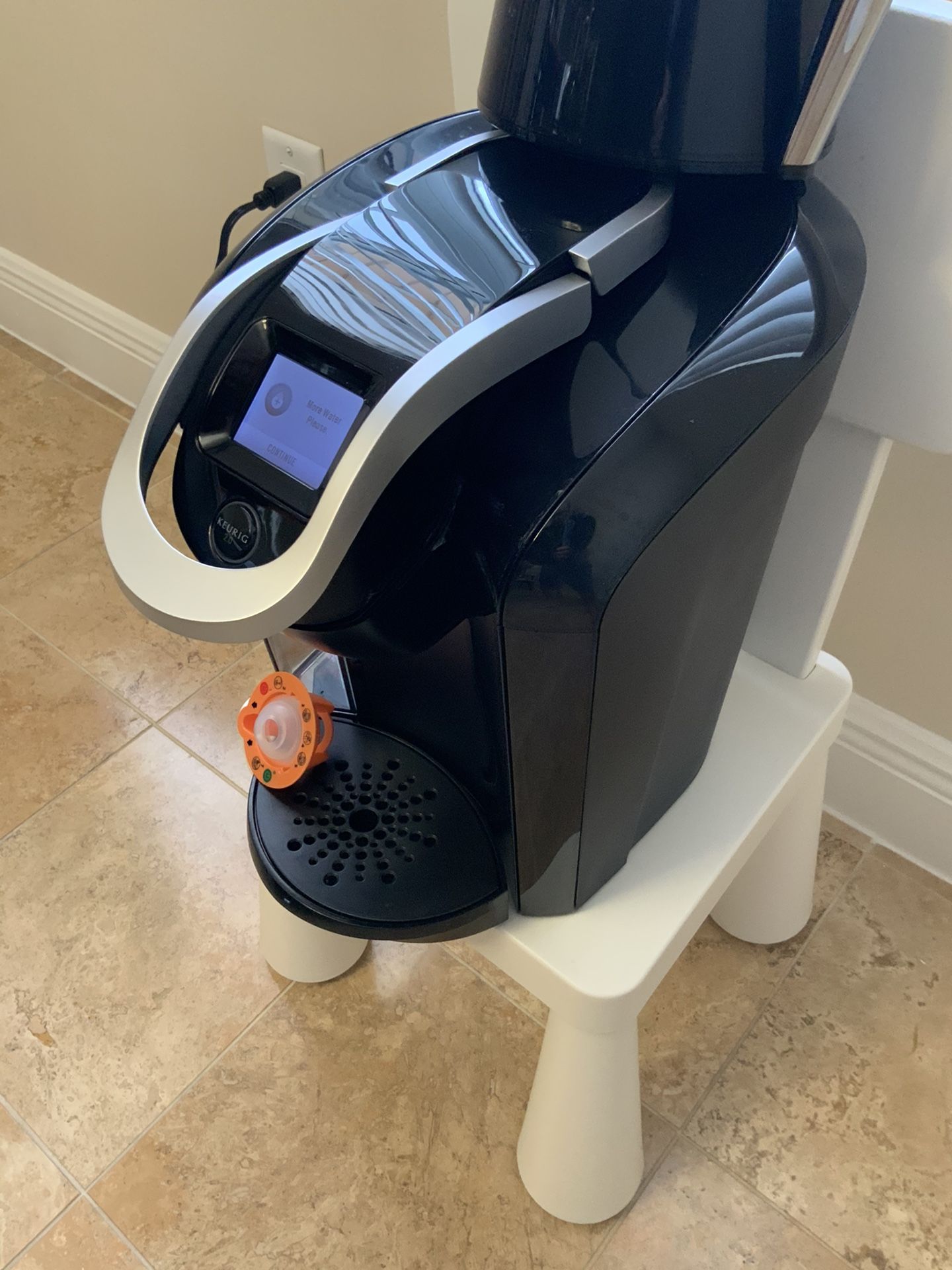 Coffee maker, Keurig model K2.0 K300. Includes plastic carafe for use with larger pods. Great condition.