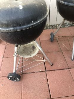 Weber Charcoal Grill In Great Working Condition Selling For $20!!! Thumbnail