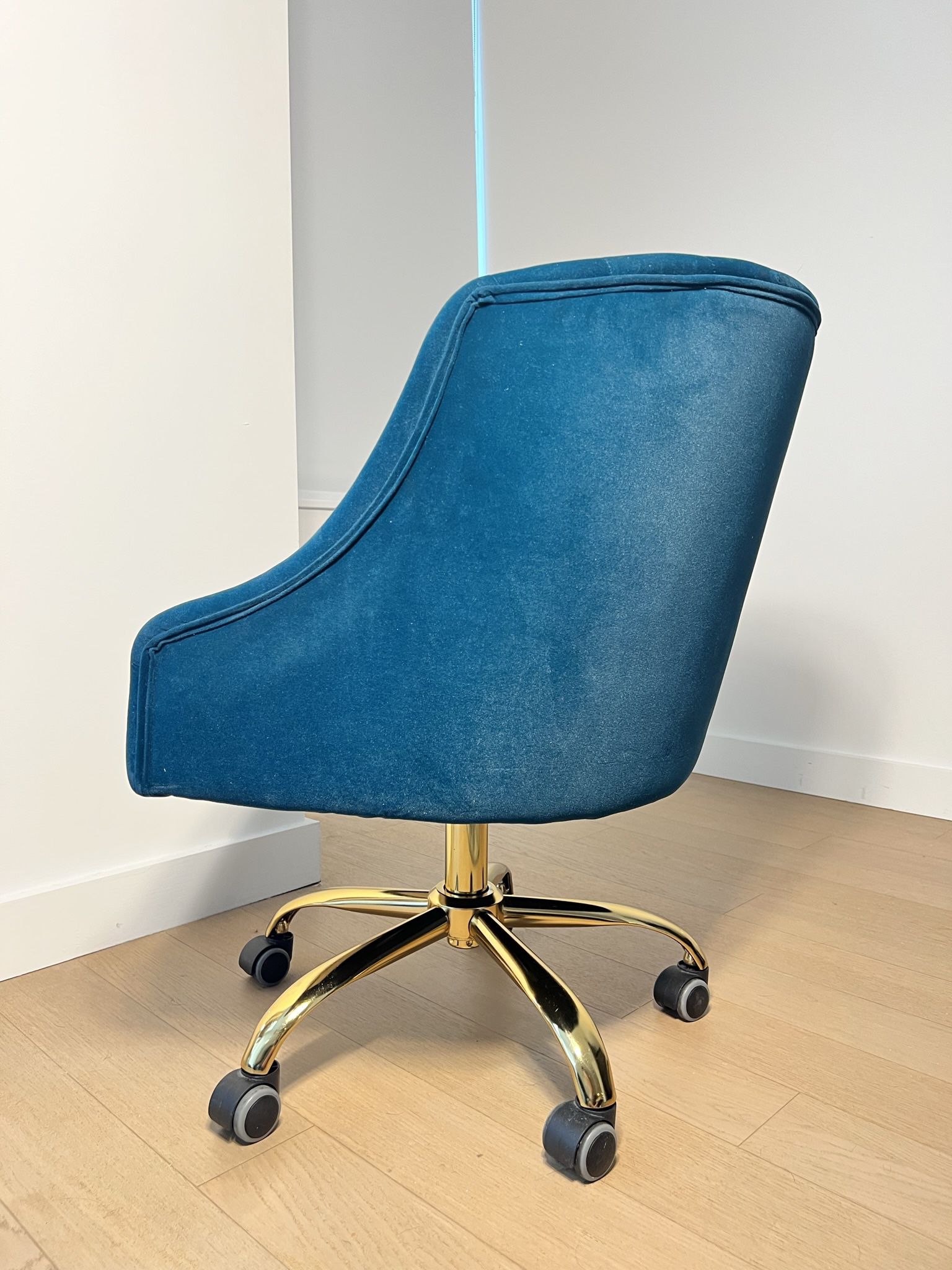 Velvet Tufted Accent/Office Chair in Blue (MSRP: $250) - 360 Degree Swivel, Rolling, Adj. Height. Boho Modern Glam MCM Style