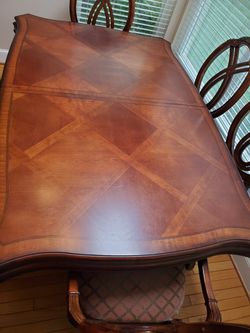 Dining Room Table and 6 Chairs Thumbnail