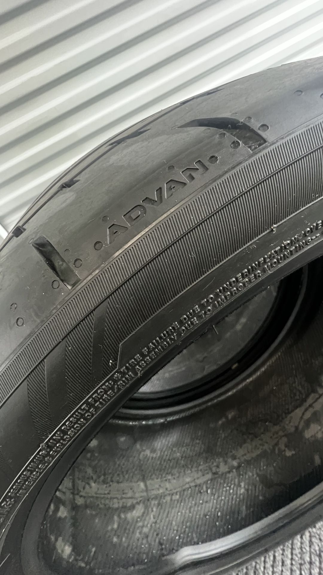 285/30/20 Yokohama Performance 2 Tires