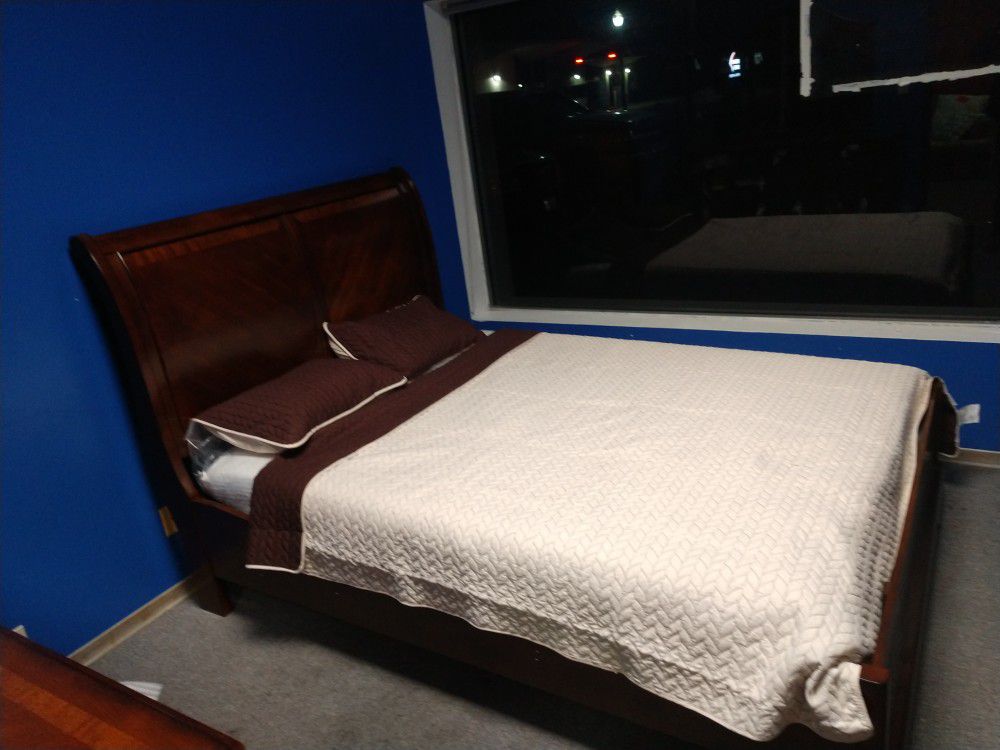 Bedroom set with Mattress and box spring