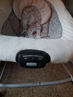 Graco swing with detachable bouncer Thumbnail