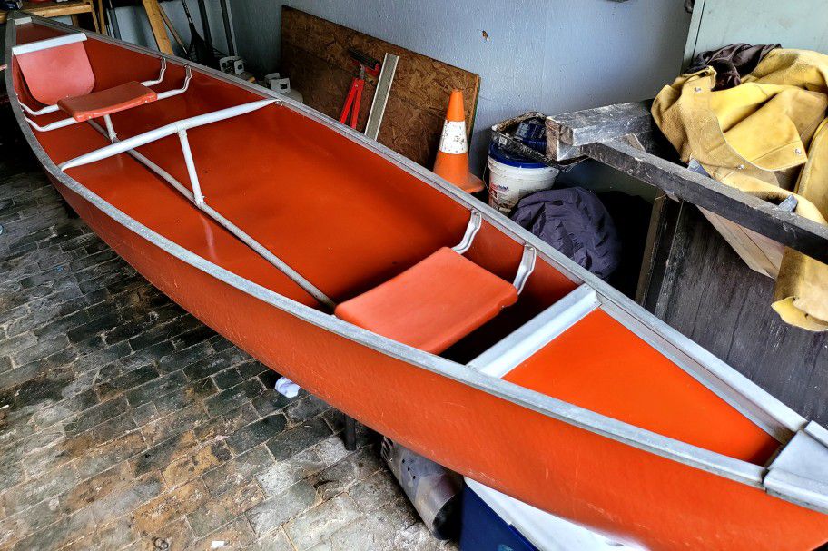 15 Foot Coleman Canoe Great Condition