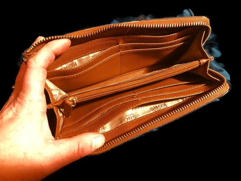 Preowned Leather Jet Set Travel Michael Kors Large Quarter Zip Wallet