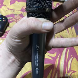 Sennheiser e 835 Cardioid Dynamic Vocal Microphone And 20 Foot Mic Cable Thumbnail