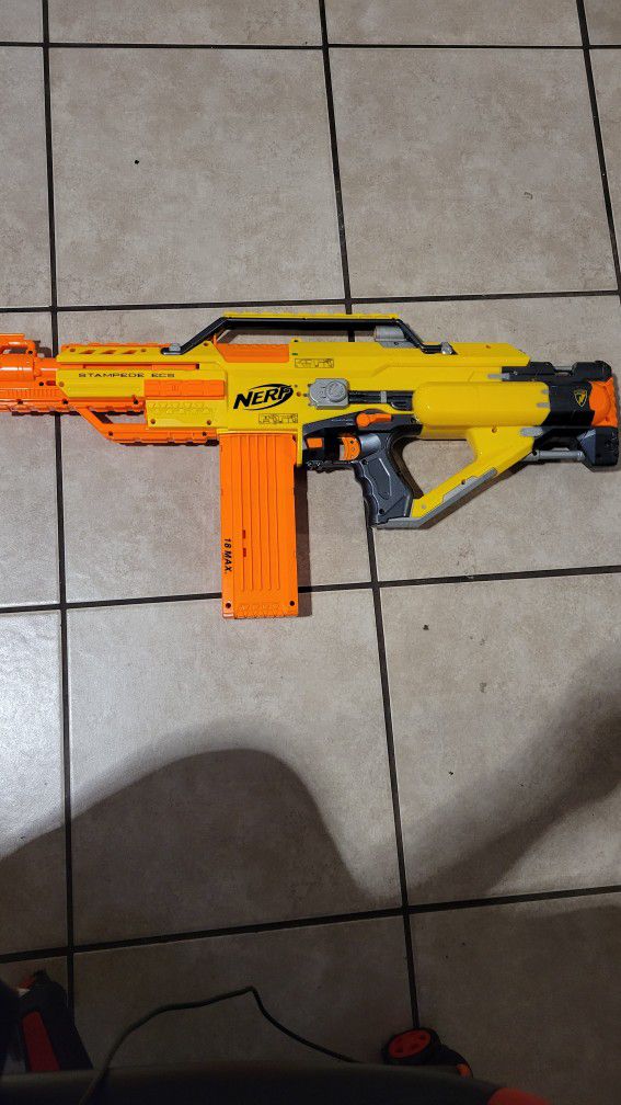 Nerf Stampede ECS (Comes With Batteries And 10 Nerf Darts)