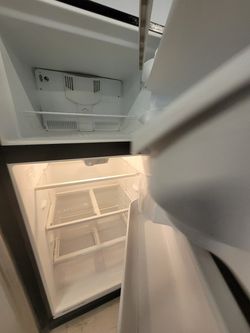 Frigidaire Top Freezer Refrigerator Used Good Condition With 90day's Warranty  Thumbnail