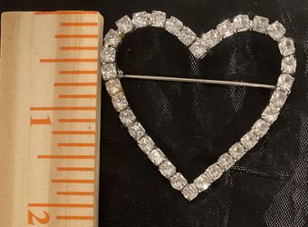 Heart Shape Clear Translucent Plastic Bead Brooch  Thumbnail