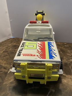 Vintage 1983 Large Tonka tow truck wrecker great condition colors Race Team 5. Measures 14” long.   Thumbnail