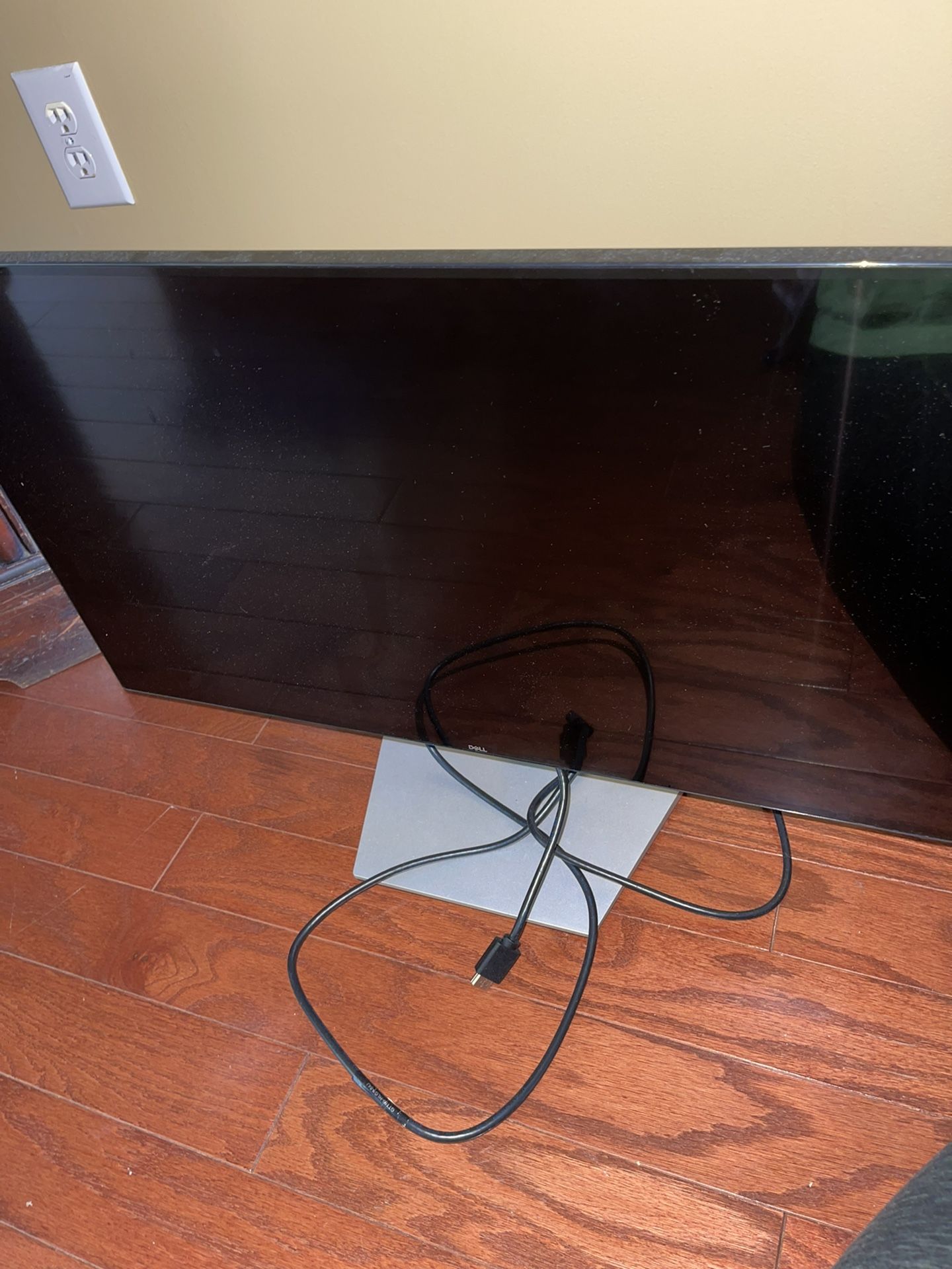 Dell 27 Inch LED Monitor