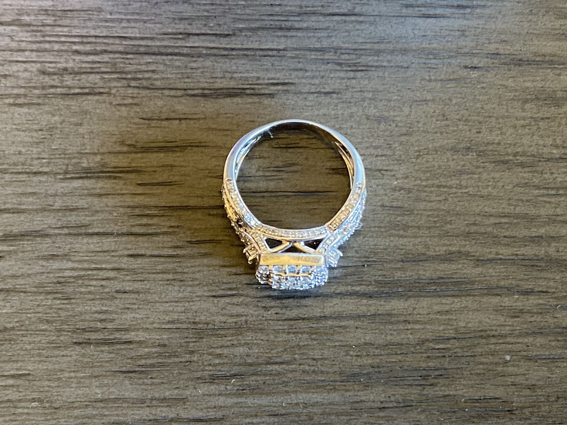 Princess Cut Halo Engagement Ring 1CT.