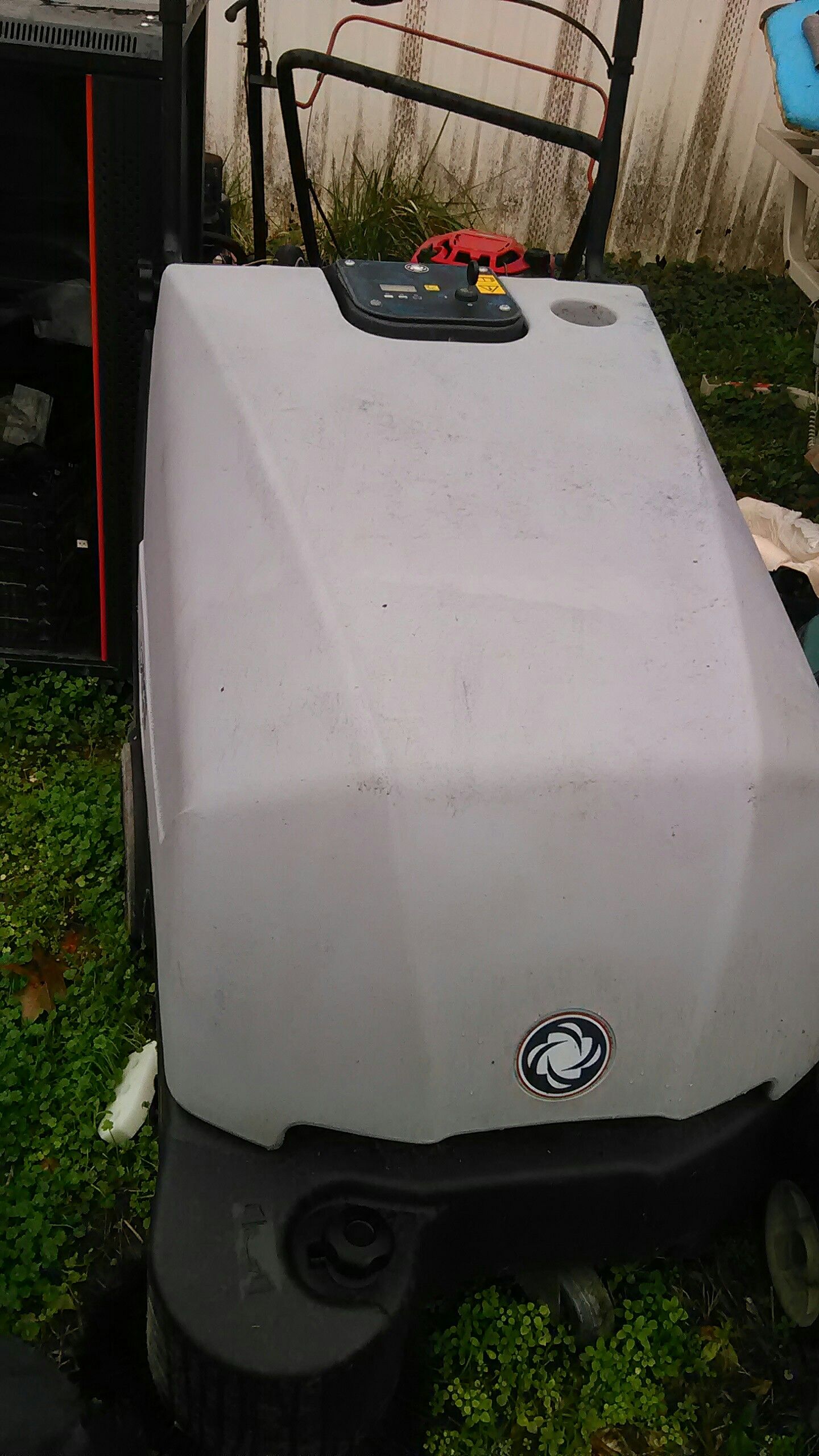 Walk behind floor scrubber