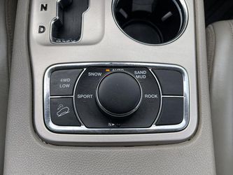 2011 Jeep Grand Cherokee Thumbnail