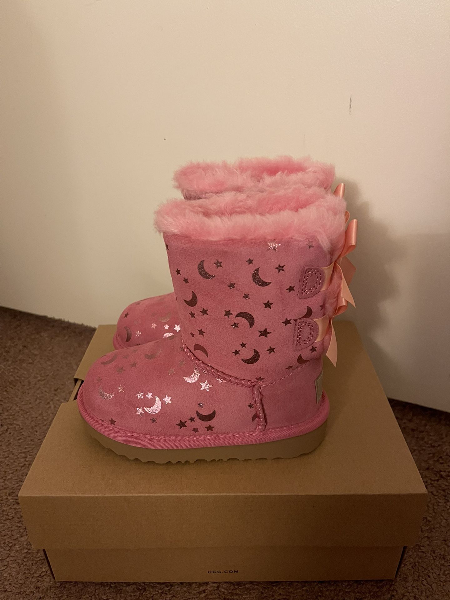 100% Authentic Brand New in Box UGG Bailey Bow Moon and Stars Boots / Color: Pink / Toddler size 6, 7, 8